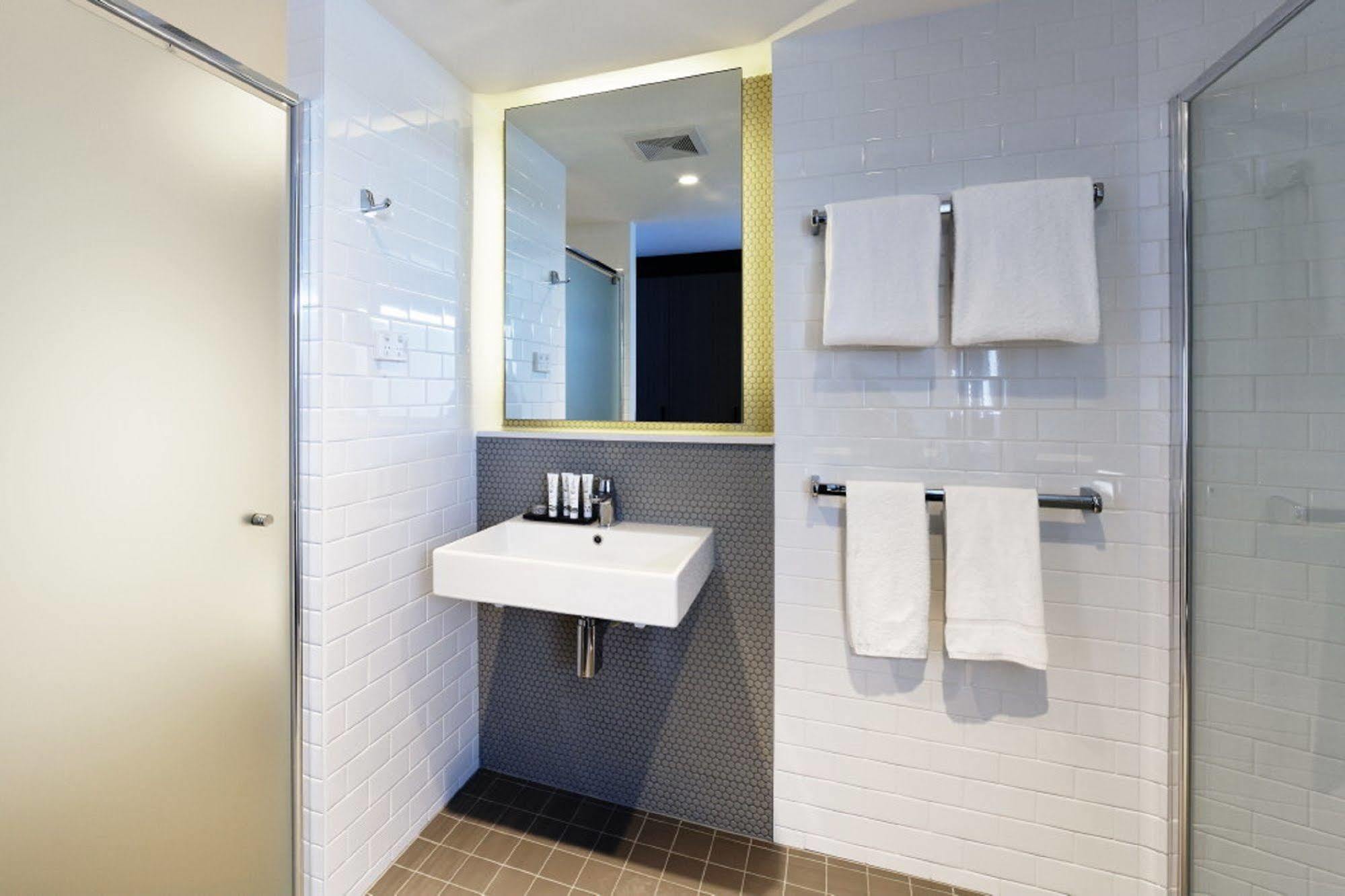 Alpha Mosaic Hotel Fortitude Valley Брисбен Экстерьер фото